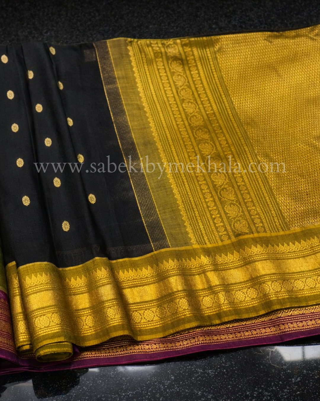 Black Sico Gadwal with Fenugreek Border