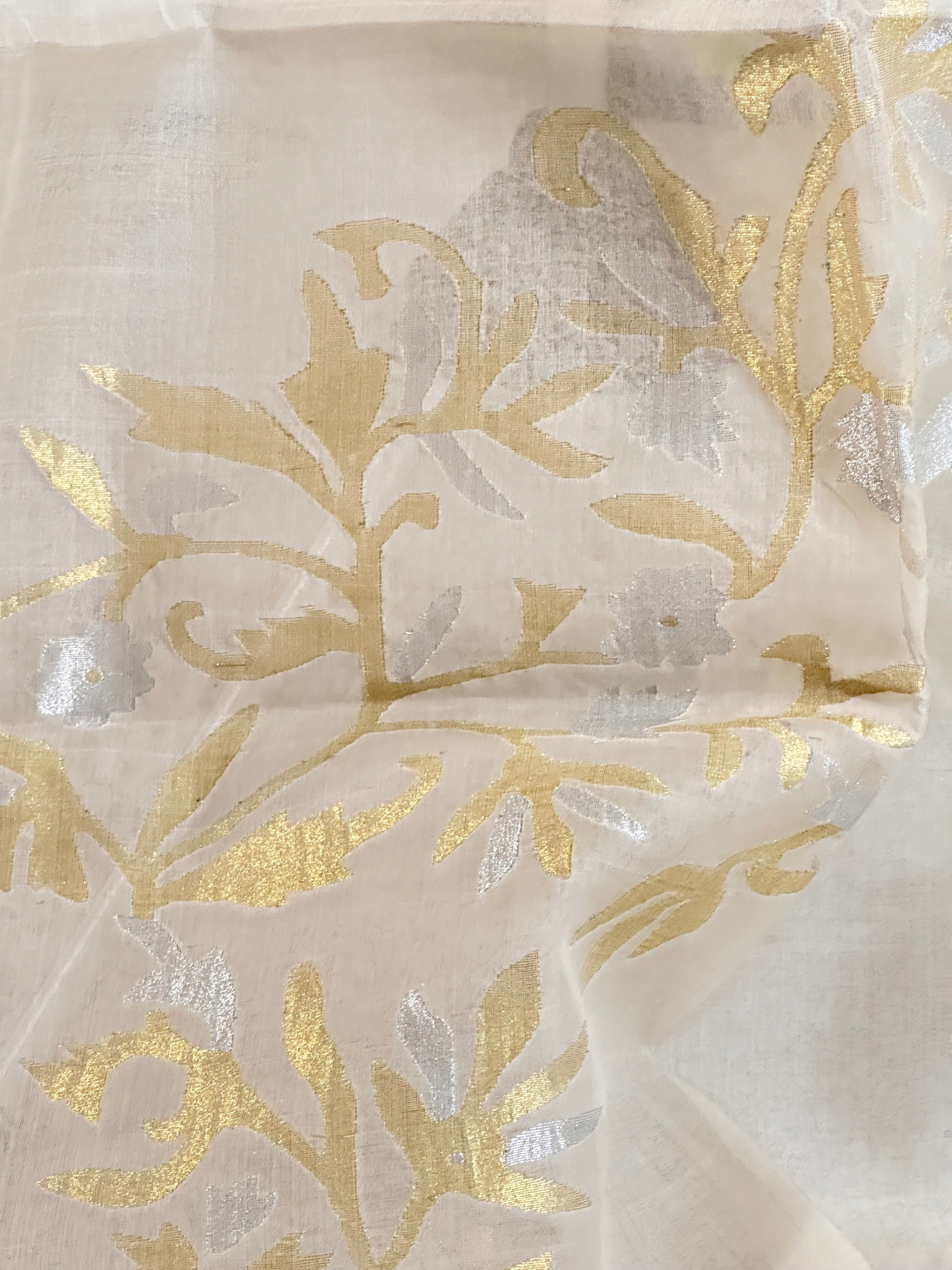 virgin color Tussar Tantuja Jamdani close up image