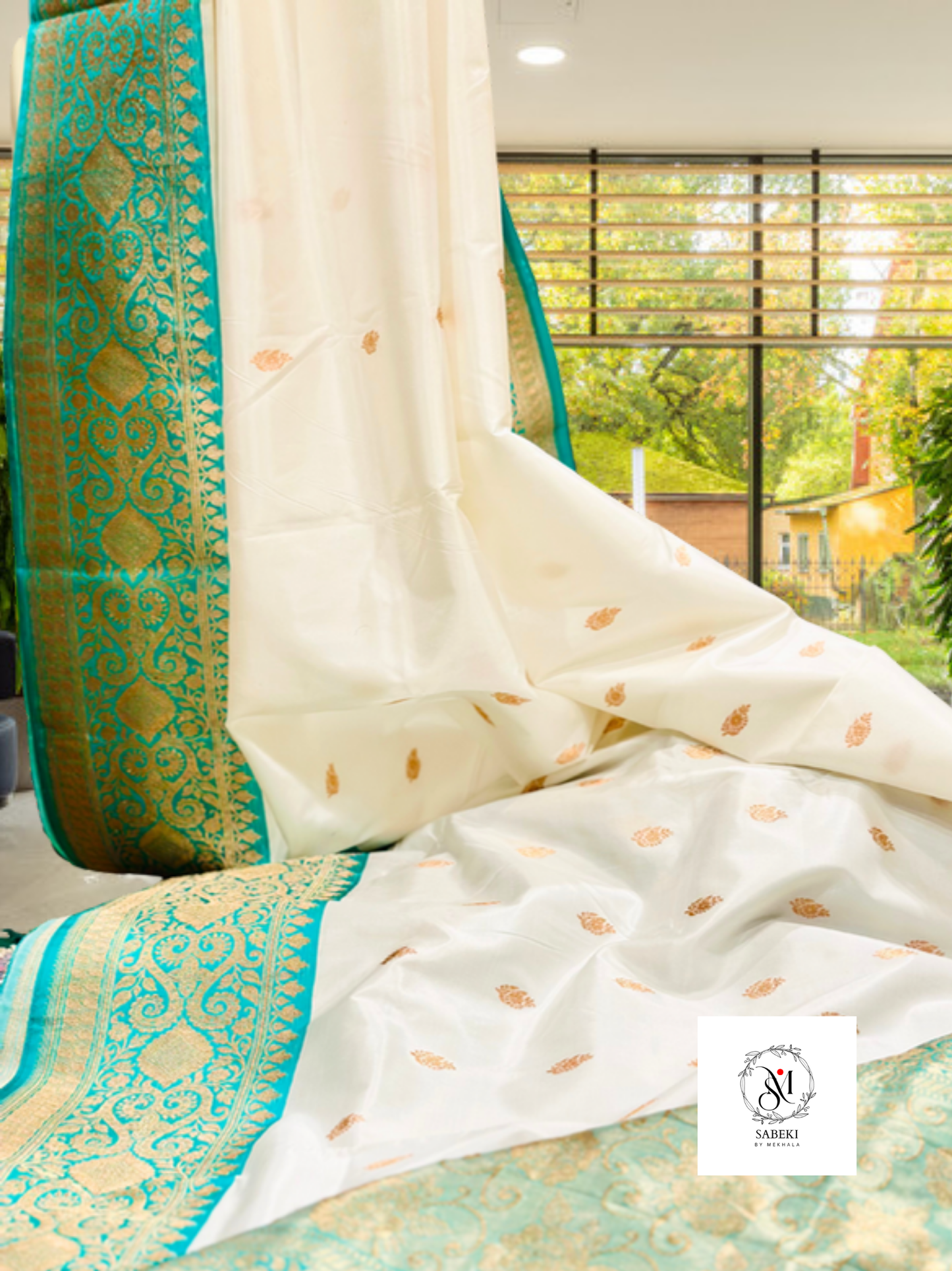 Handwoven Pure Katan Banarasi White-Sea green