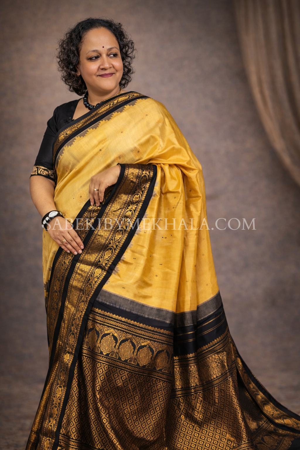 Pastel yellow and Black Meenakari pure silk Gadwal