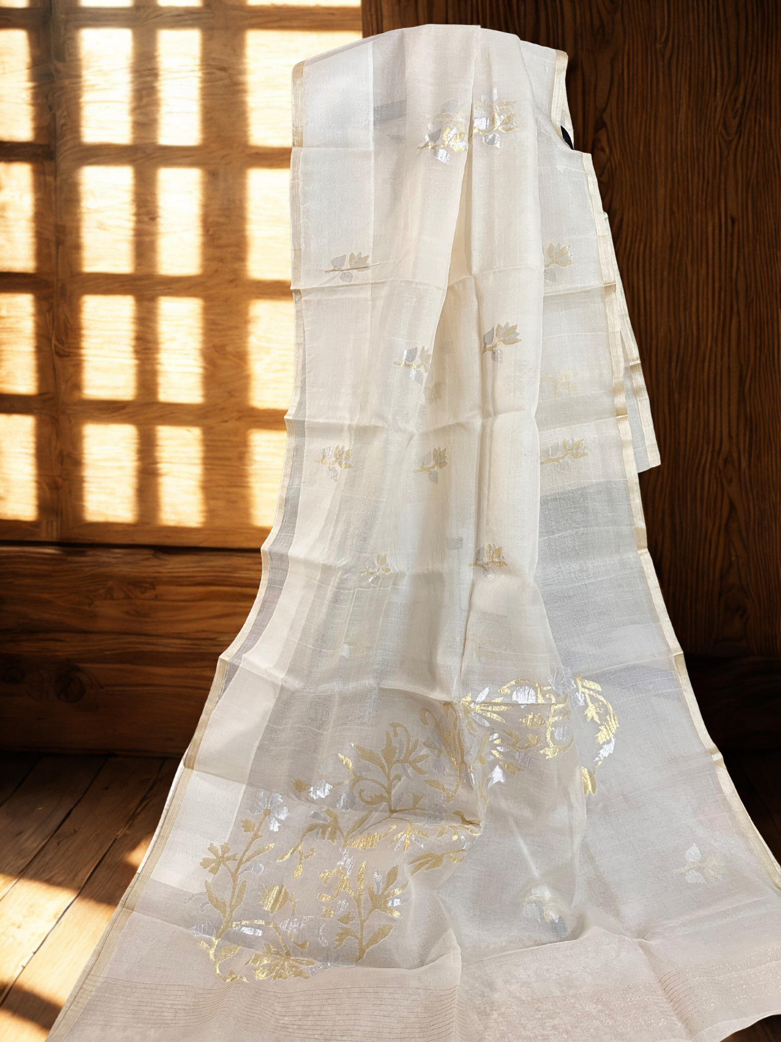 virgin color Tussar Tantuja Jamdani full saree image